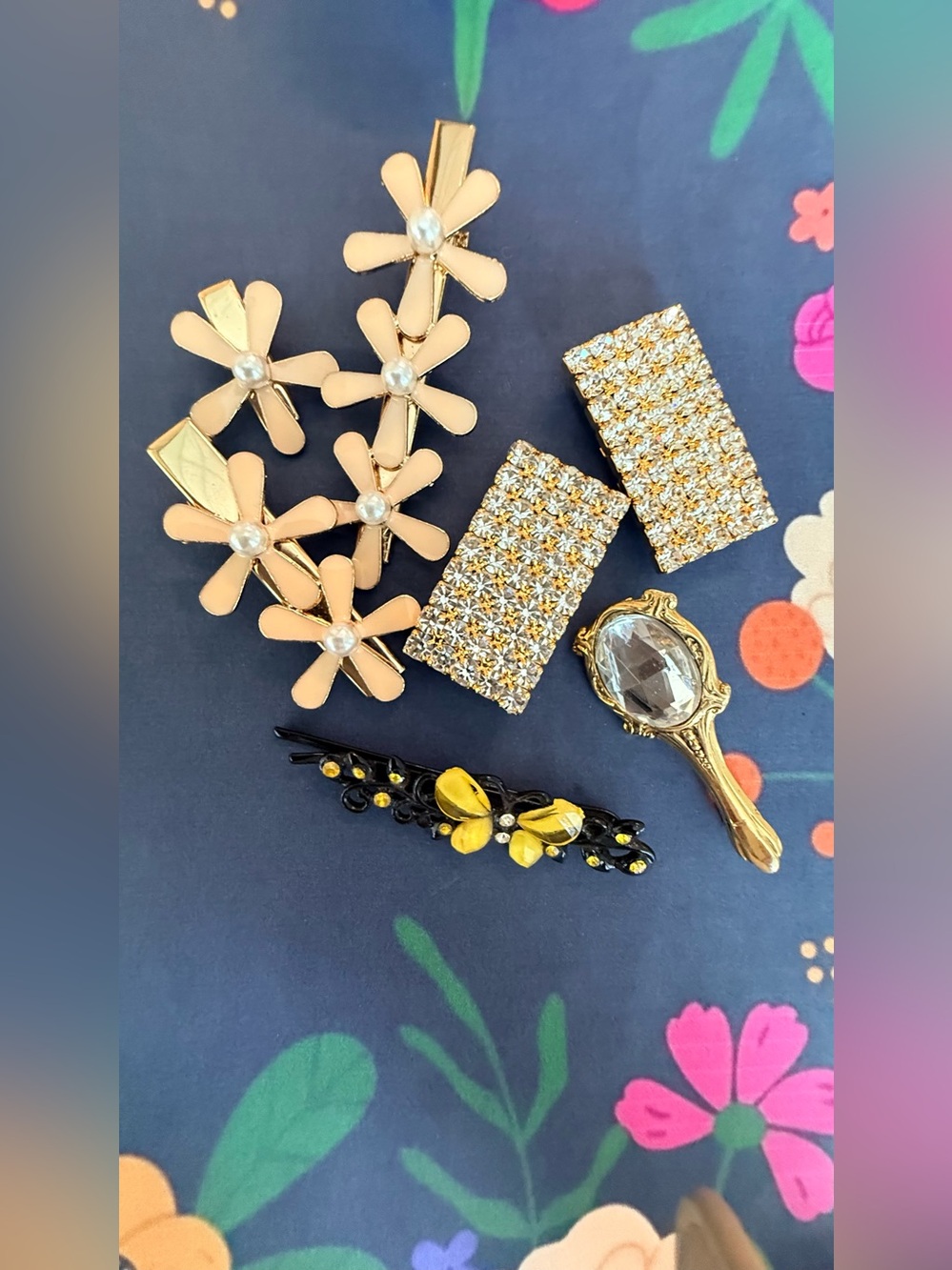 Assorted Brooch & Hairclips